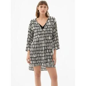 J.CREW Tunic Top XS Black White V-Neck 3/4 Sleeve Side Slits Geometric‎ Abstract